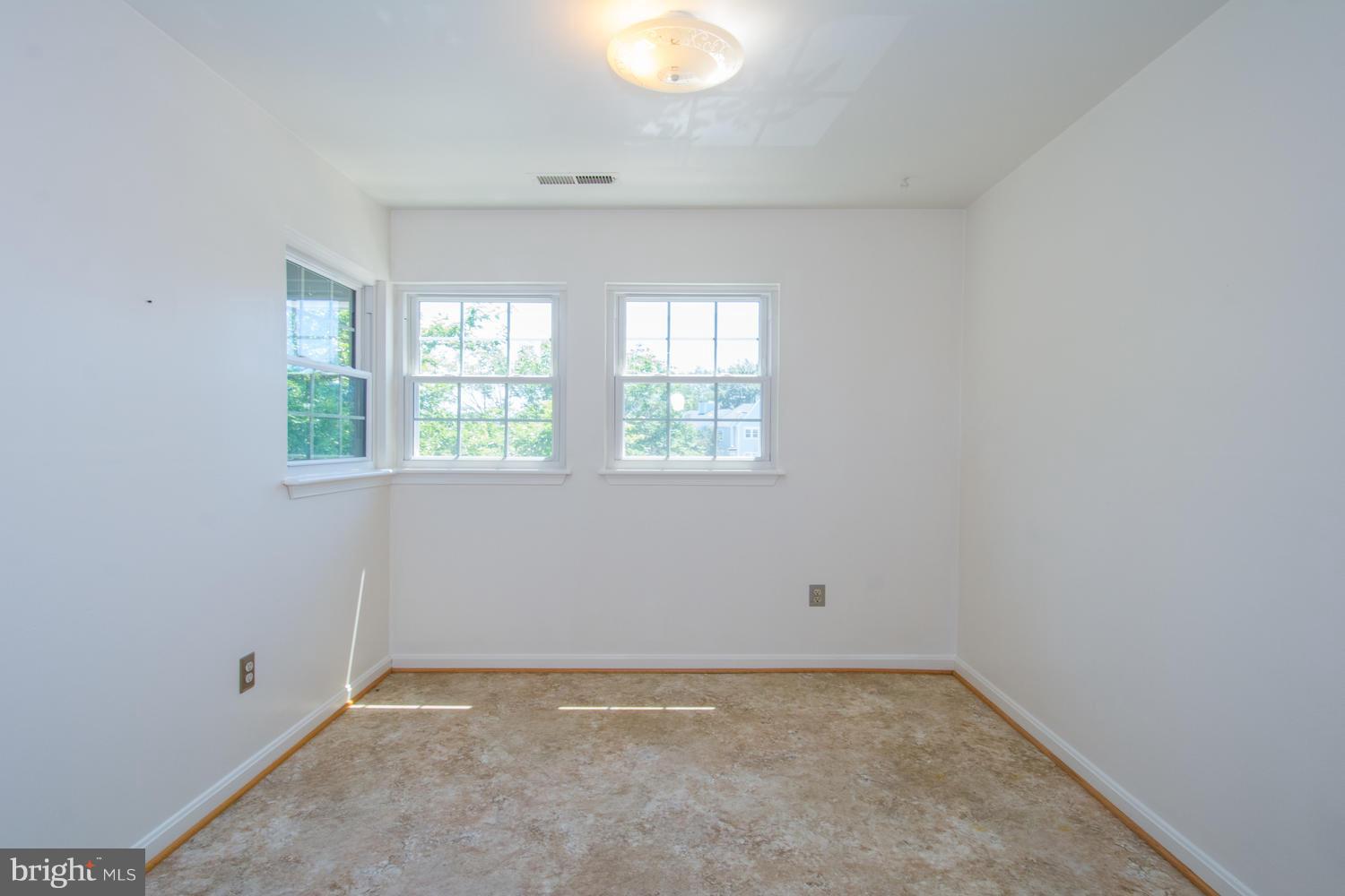 8335 Montgomery Run Road, Unit H Ellicott City, MD 21043 - Photo 6 of 22 an empty room with a window