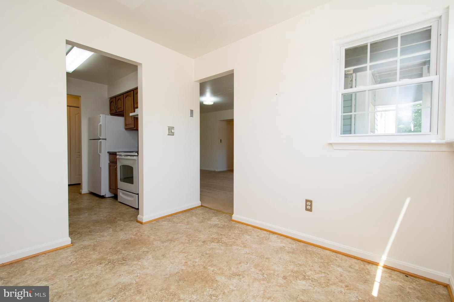 8335 Montgomery Run Road, Unit H Ellicott City, MD 21043 - Photo 7 of 22 an empty room with windows and closet