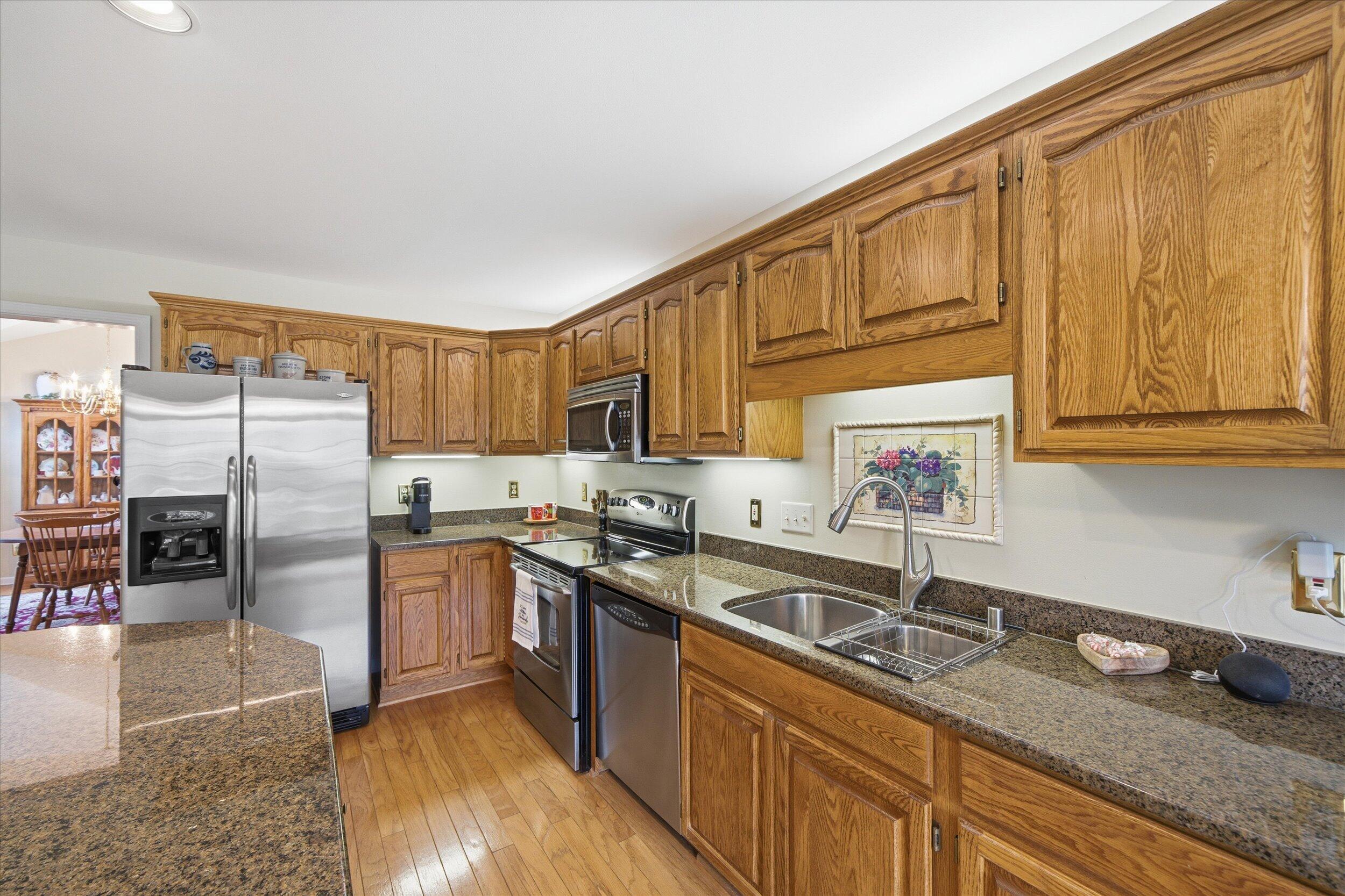W268-n1935 Shooting Star Road, Unit B Pewaukee, WI 53072 - Photo 16 of 41 Kitchen w/stainless appliances