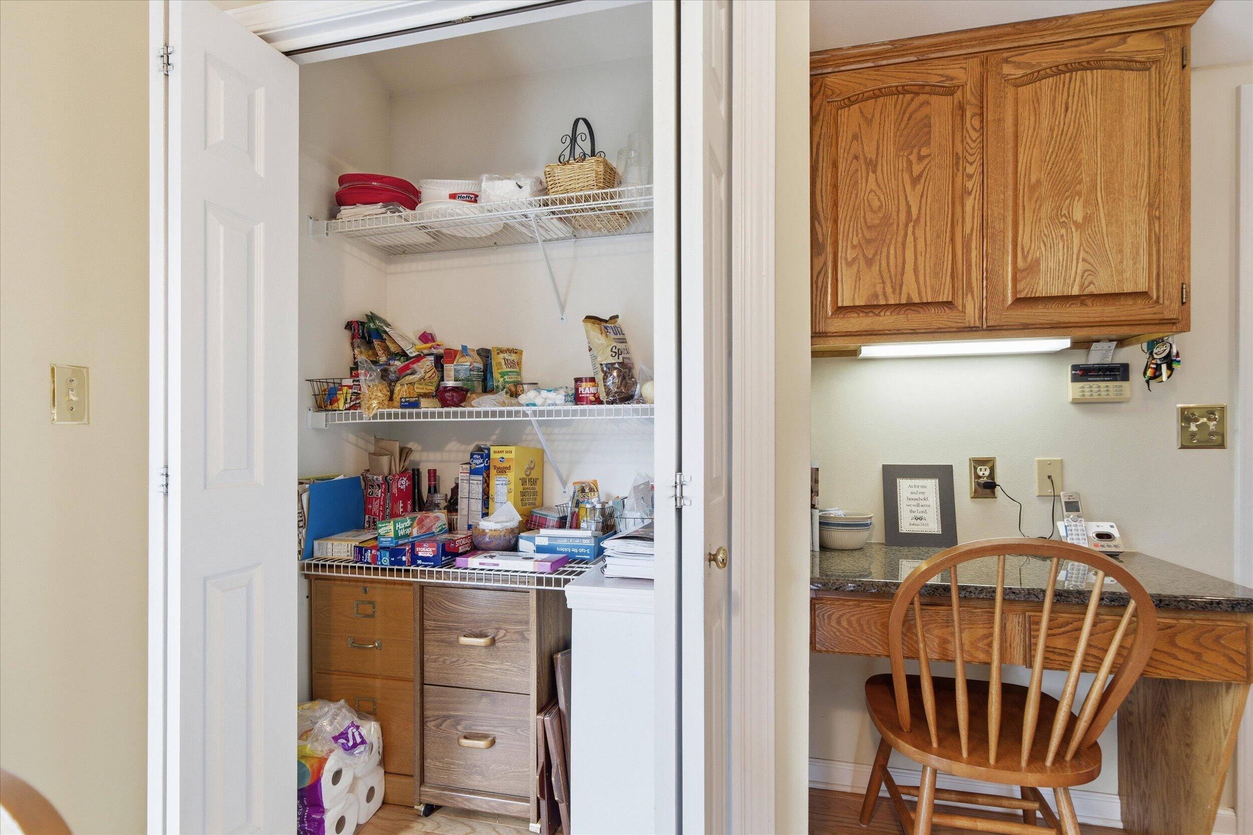 W268-n1935 Shooting Star Road, Unit B Pewaukee, WI 53072 - Photo 20 of 41 09-Middle Coast-9