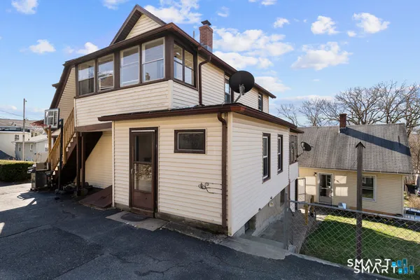 $1,800 | 48 Anderson Street, Unit 3, Naugatuck, CT 06770