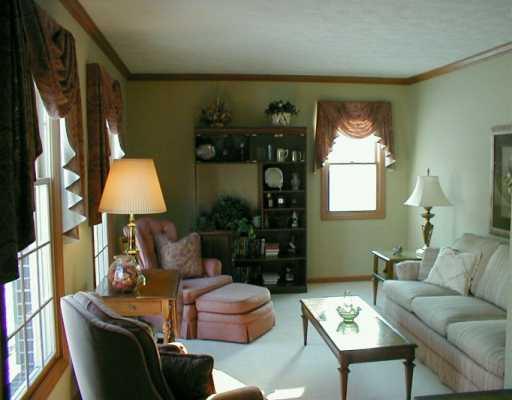 340 Cobblestone Circle McKees Rocks, PA 15136 - Photo 2 of 8
