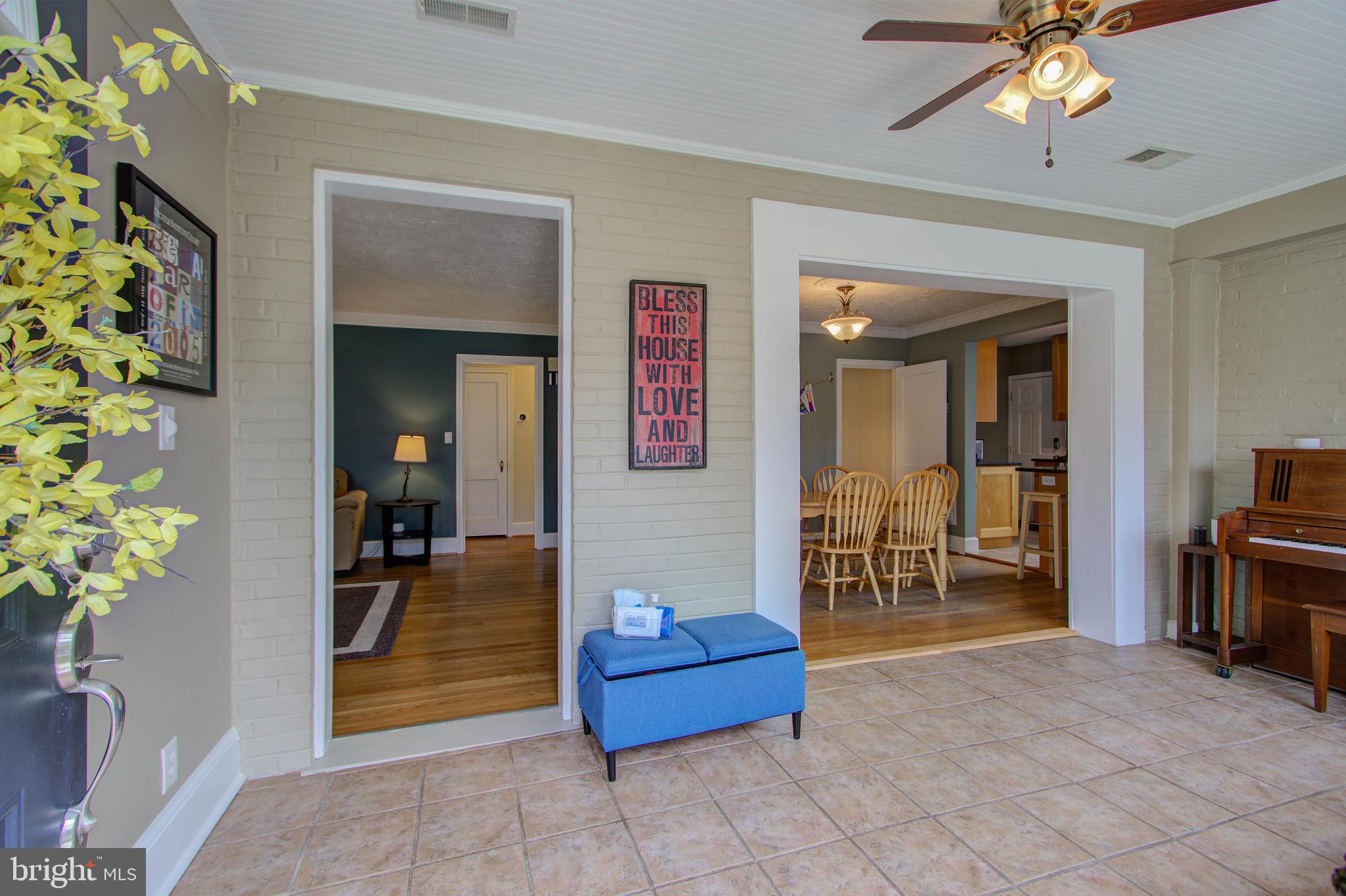 10009 Dallas Avenue Silver Spring, MD 20901 - Photo 3 of 45 Inviting foyer