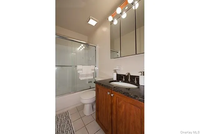 $2,795 | 100 Friendly Court Avenue, Unit L057, Babylon, NY 11704