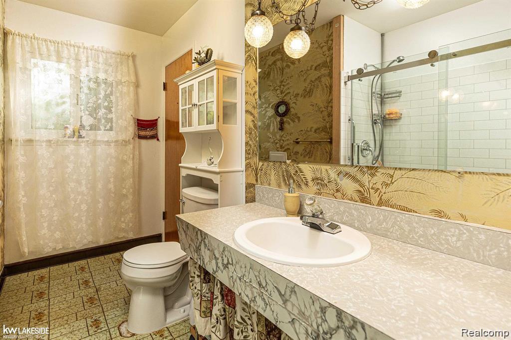 25810 Virginia Warren, MI 48091 - Photo 13 of 17