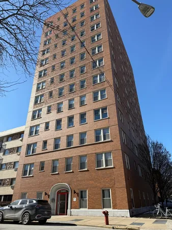 $199,000 | 5400 South Harper Avenue, Unit 204, Chicago, IL 60615