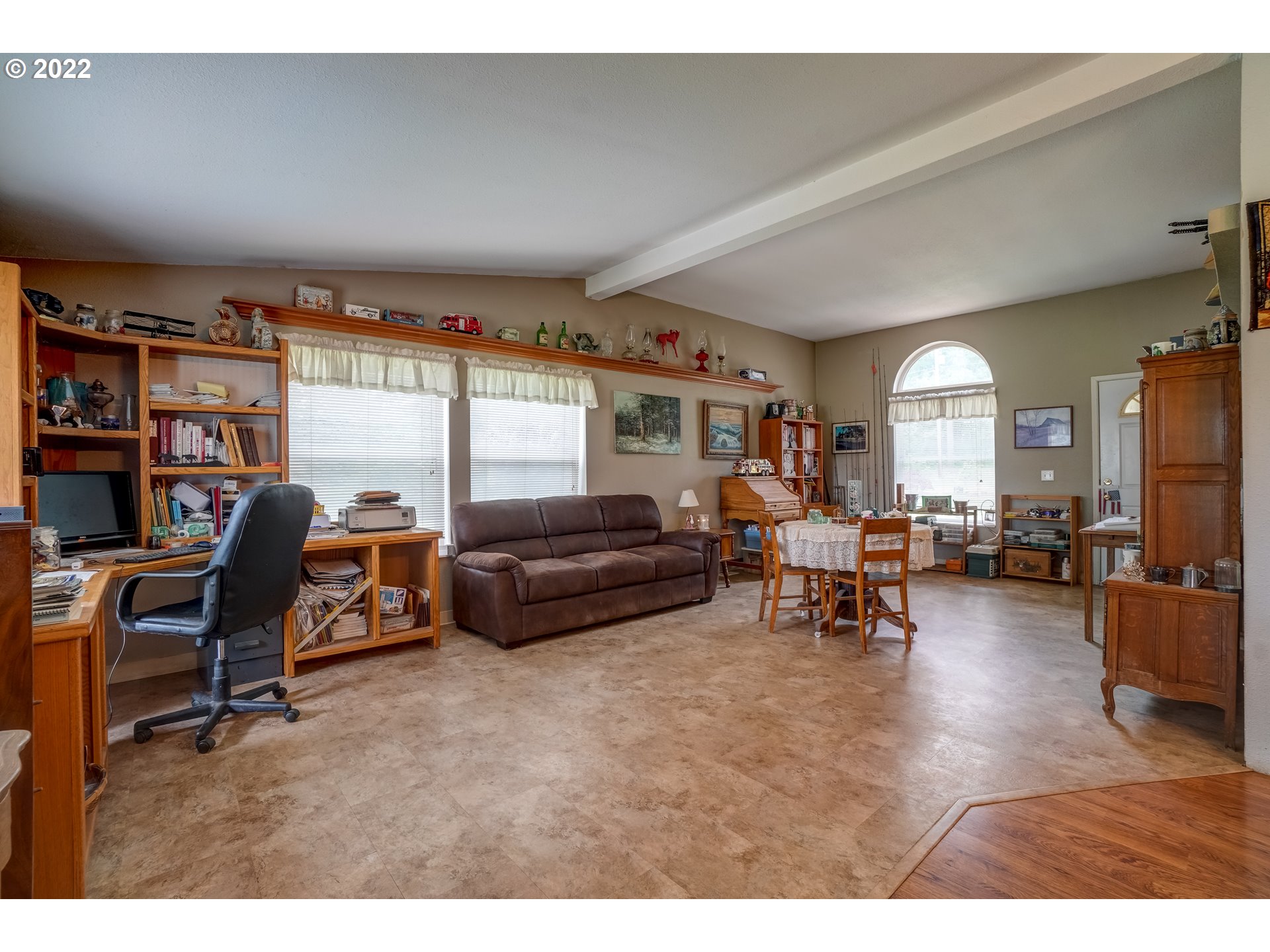 19887 South Ridge Road Oregon City, OR 97045 - Photo 6 of 26 a living room with furniture and a large window