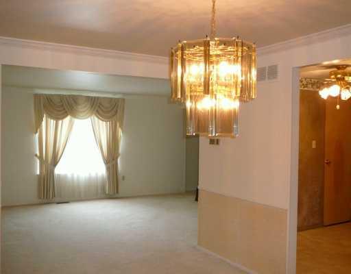130 Phillips Lane McKees Rocks, PA 15136 - Photo 3 of 6 Dining Room.