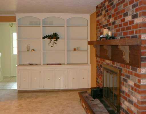 130 Phillips Lane McKees Rocks, PA 15136 - Photo 4 of 6 Den/Family/Great Room.