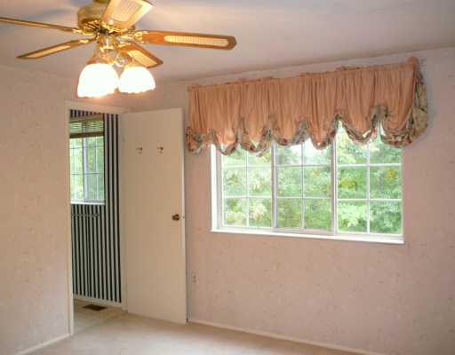130 Phillips Lane McKees Rocks, PA 15136 - Photo 6 of 6 Master Bedroom.
