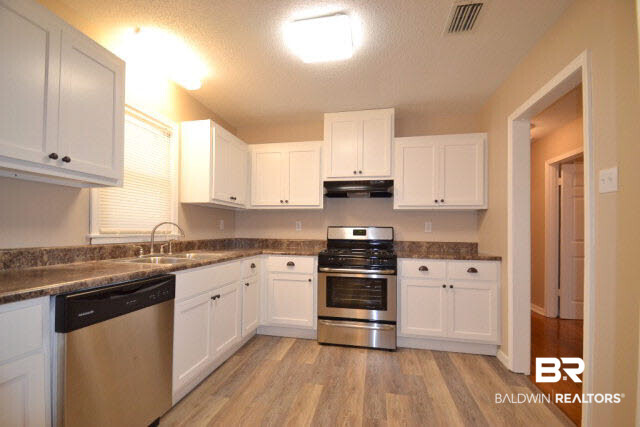 5417 Colonial Oaks Drive Mobile, AL 36618 - Photo 6 of 17