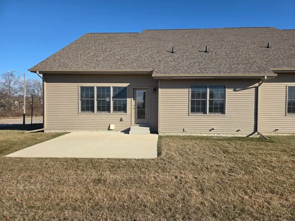 $389,900 | 1 Saint Ivans Circle, Bloomington, IL 61705