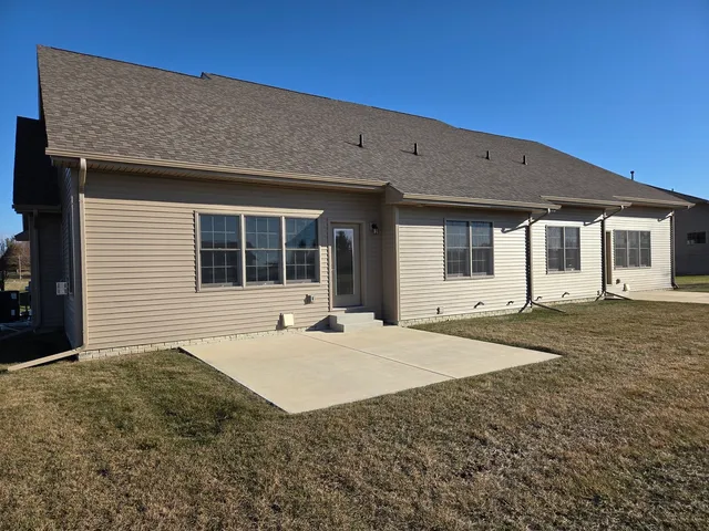 $399,900 | 1 Saint Ivans Circle, Bloomington, IL 61705