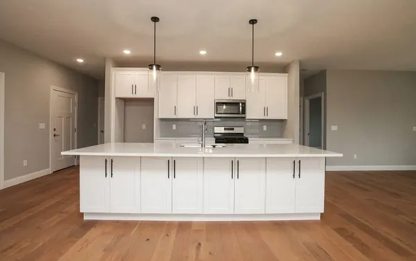 $389,900 | 1 Saint Ivans Circle, Bloomington, IL 61705