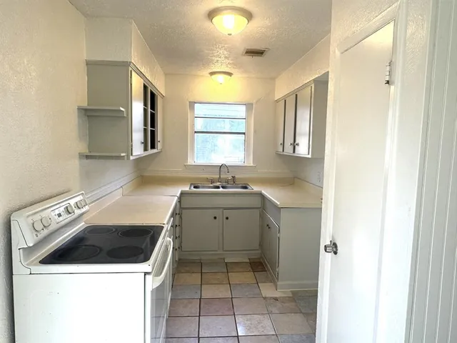 $1,500 | 9849 San Lea Drive, Dallas, TX 75228