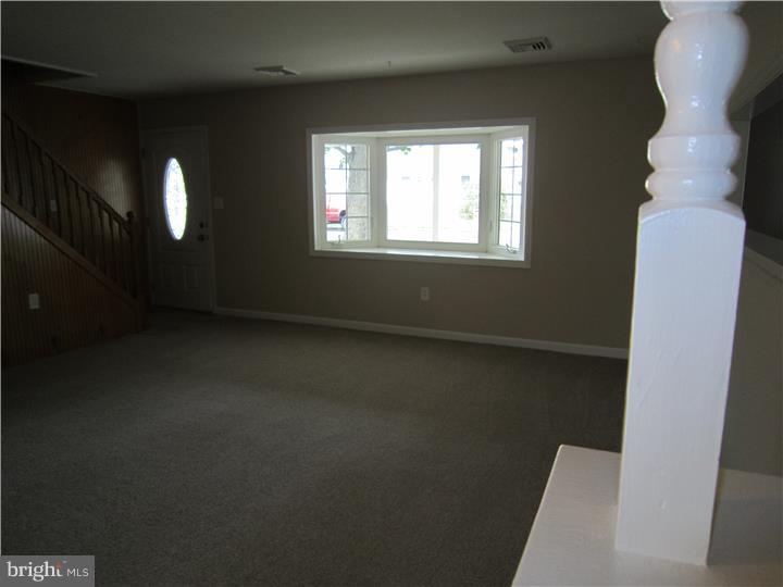 26 Mill Bend Road Levittown, PA 19056 - Photo 14 of 20 Living Room