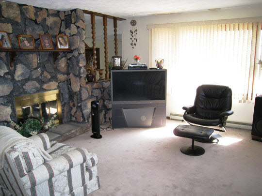 3579 South Bend Road Rockford, IL 61109 - Photo 2 of 10 a living room with furniture