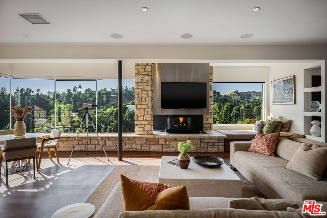 1131 Miradero Road Beverly Hills, CA 90210 - Photo 13 of 42