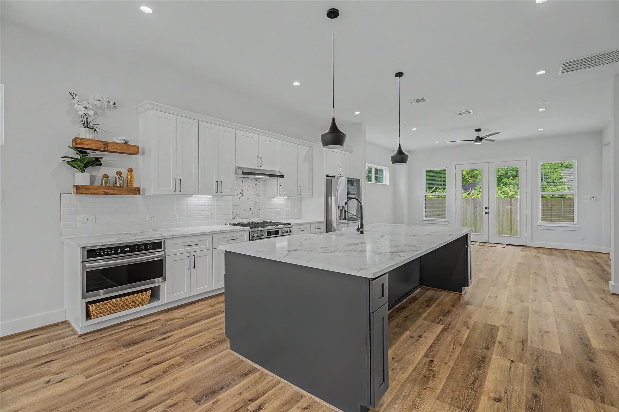 3806 Dreyfus Street Houston, TX 77021 - Photo 9 of 48 Oversized island with space for four barstools