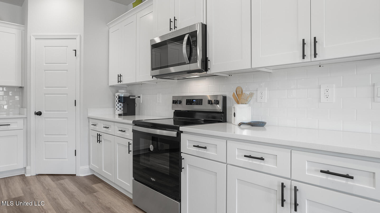 14431 South Swan Road Gulfport, MS 39503 - Photo 11 of 42 Kitchen