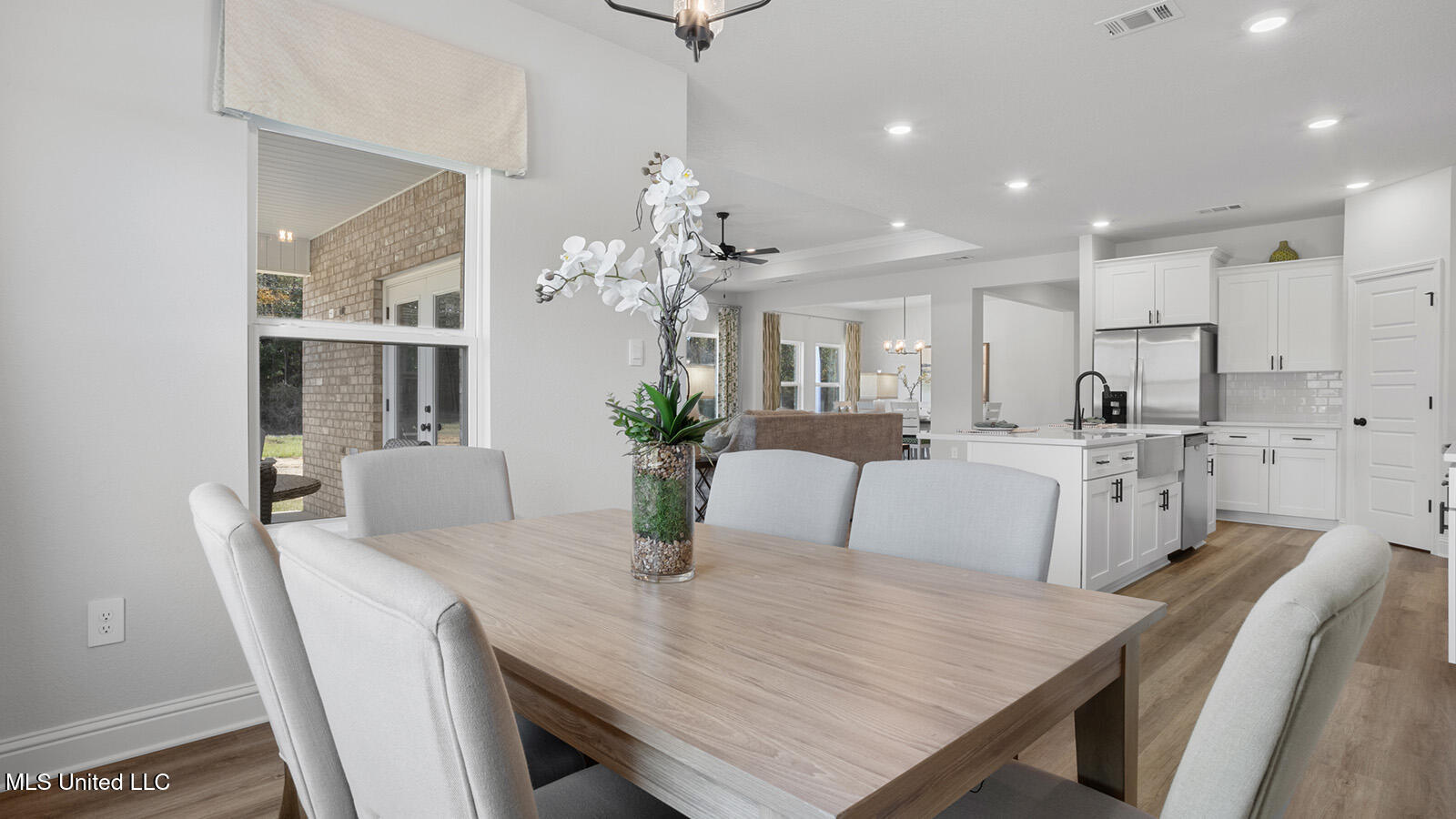 14431 South Swan Road Gulfport, MS 39503 - Photo 19 of 42 Dining Room