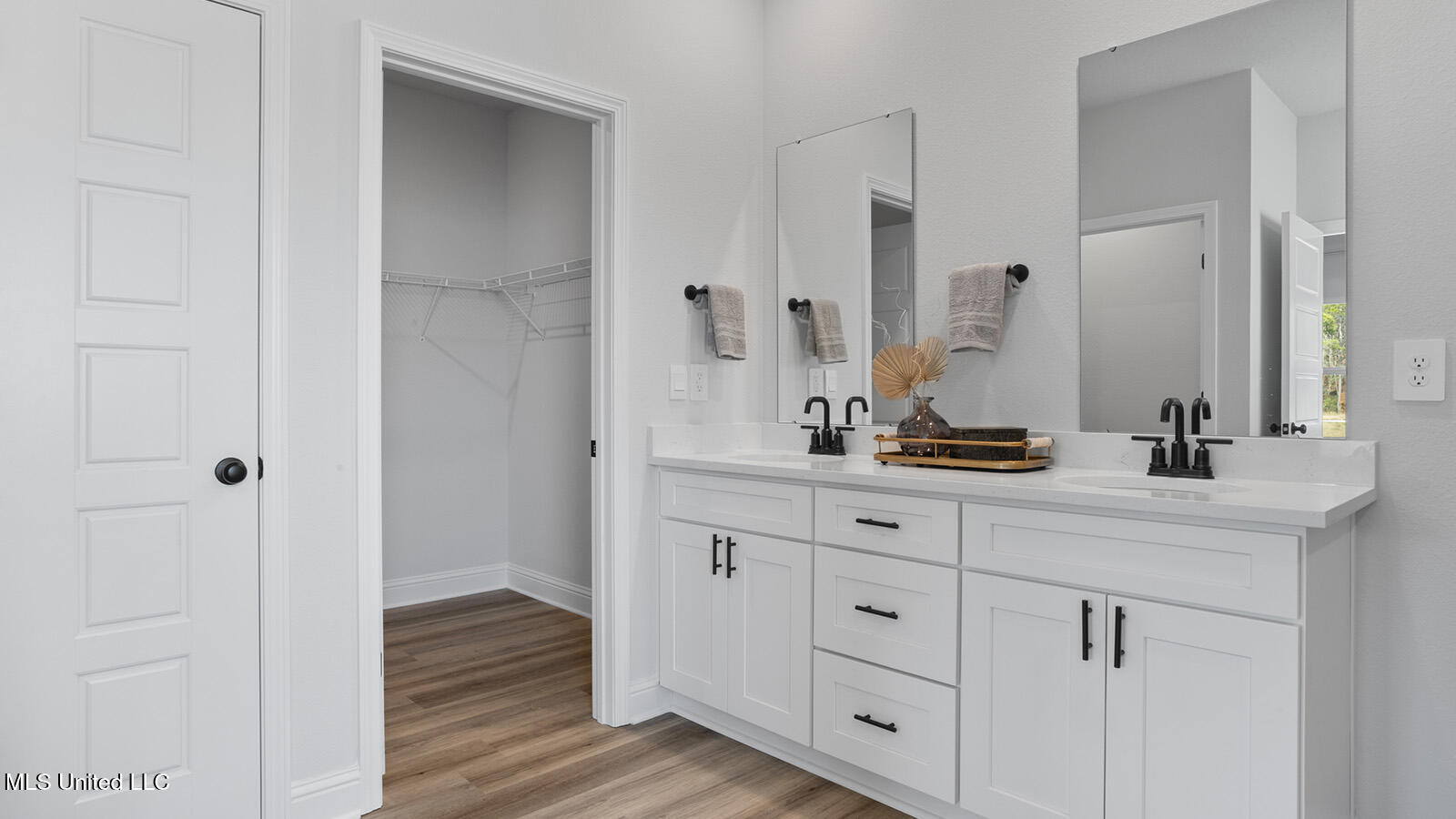 14431 South Swan Road Gulfport, MS 39503 - Photo 23 of 42 Primary Bathroom