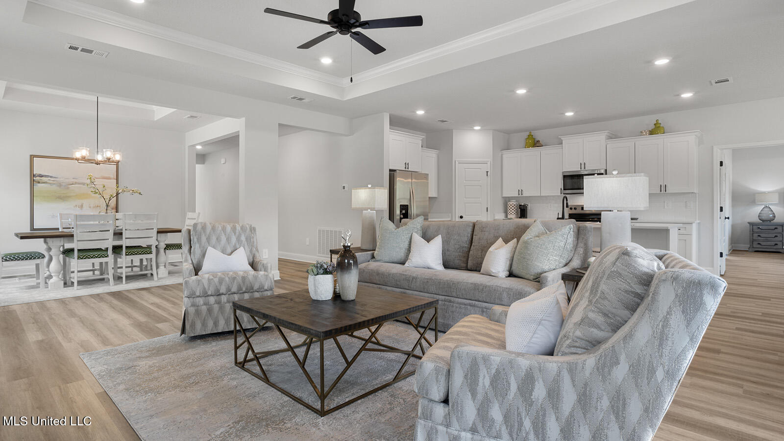 14431 South Swan Road Gulfport, MS 39503 - Photo 3 of 42 Living Area