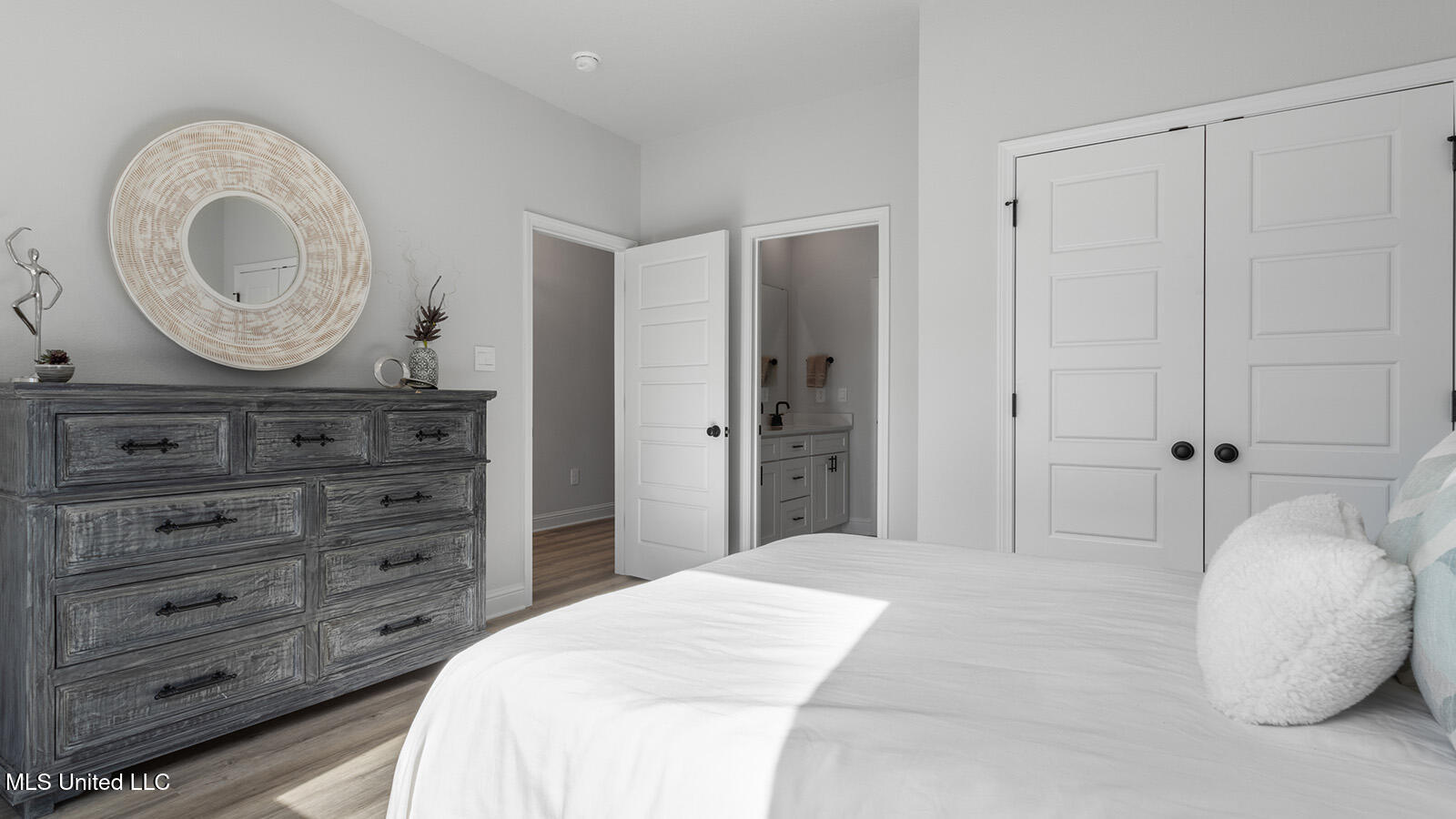 14431 South Swan Road Gulfport, MS 39503 - Photo 34 of 42 Guest Bedroom