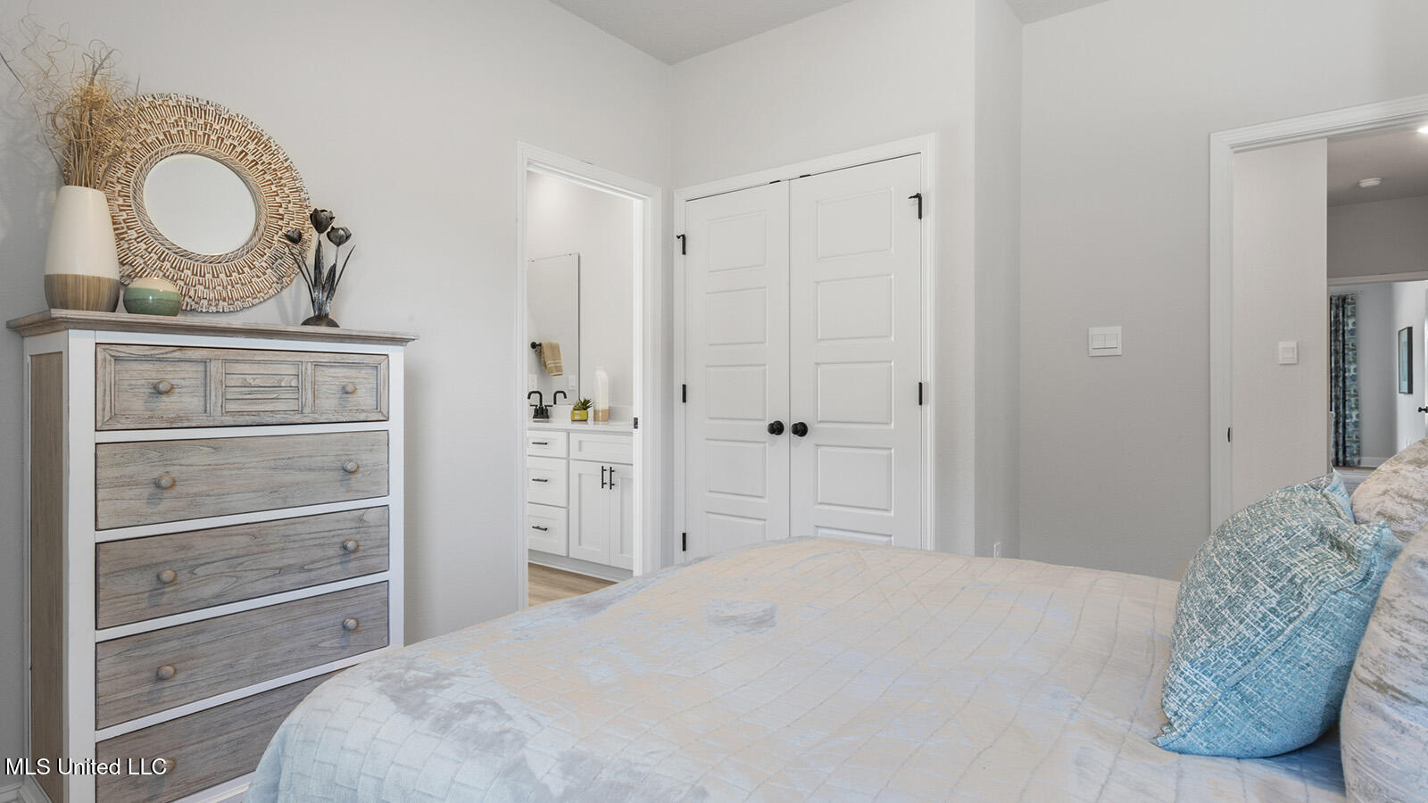 14431 South Swan Road Gulfport, MS 39503 - Photo 36 of 42 Guest Bedroom