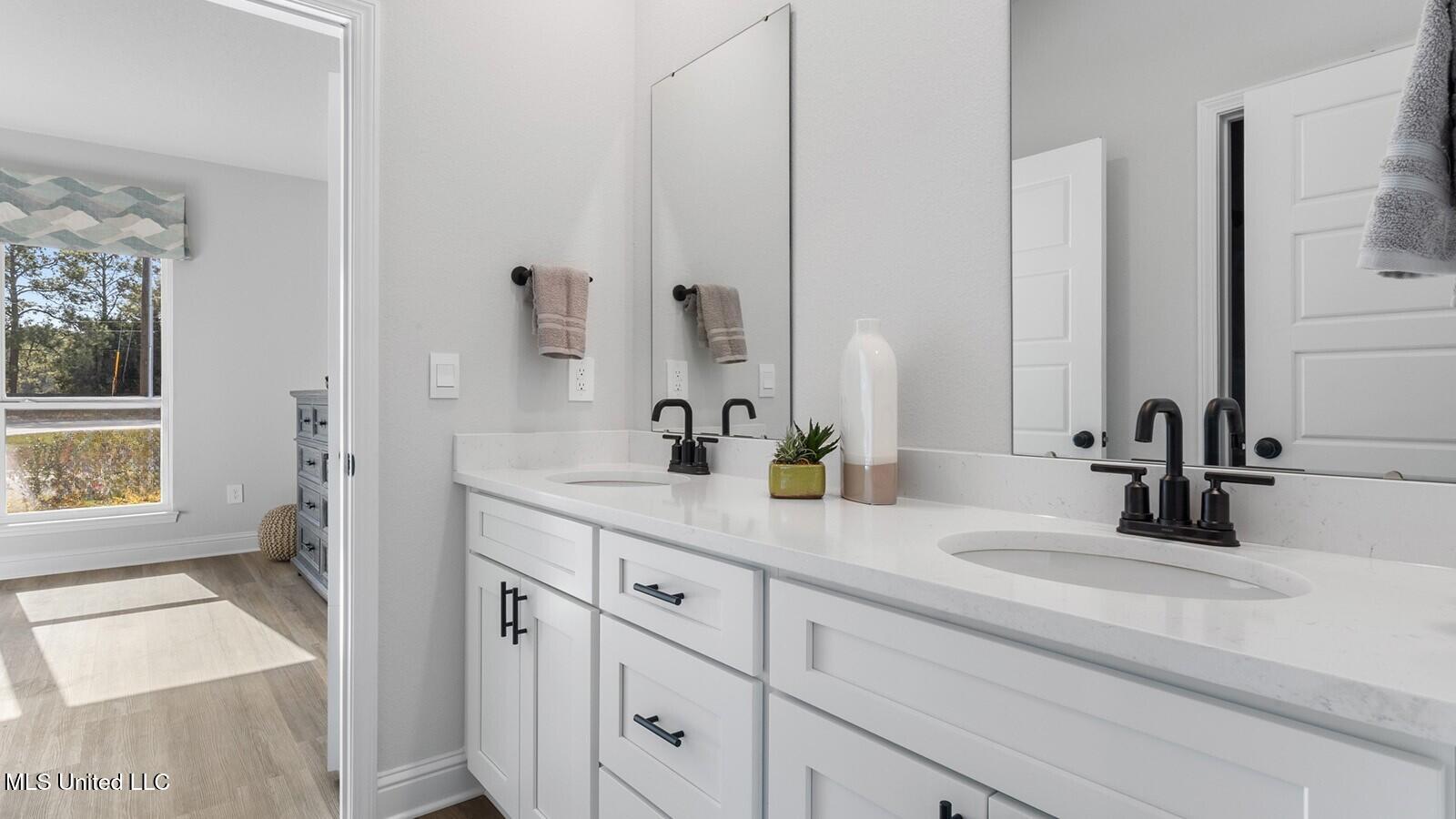 14431 South Swan Road Gulfport, MS 39503 - Photo 37 of 42 Guest Bathroom