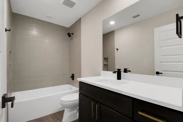 $2,400 | 104 Kipapa Court, Bastrop, TX 78602