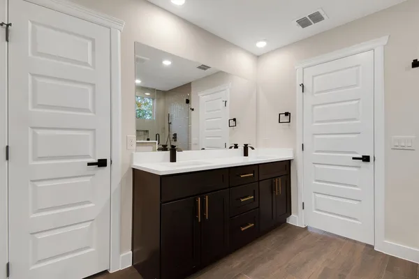 $2,400 | 104 Kipapa Court, Bastrop, TX 78602