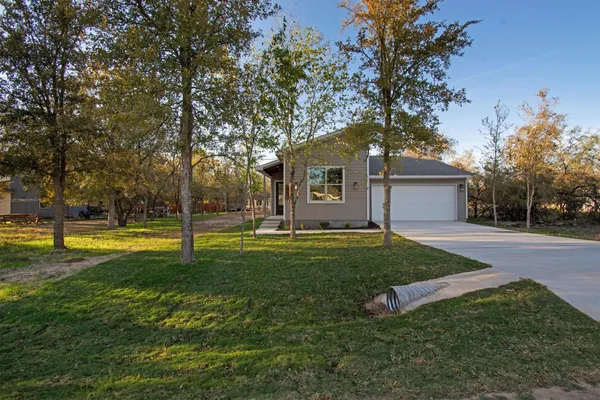 $2,400 | 104 Kipapa Court, Bastrop, TX 78602