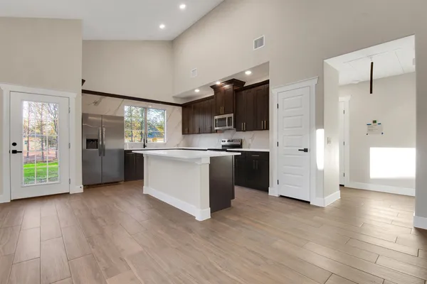 $2,400 | 104 Kipapa Court, Bastrop, TX 78602