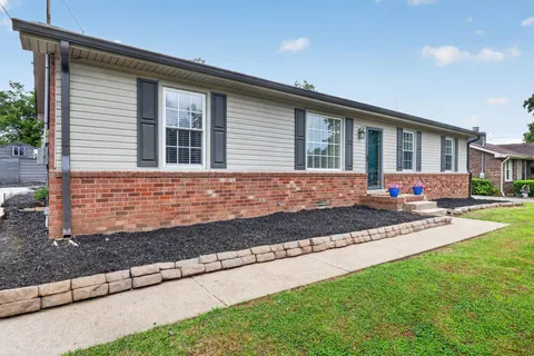 $349,900 | 272 North Wessington Place, Hendersonville, TN 37075