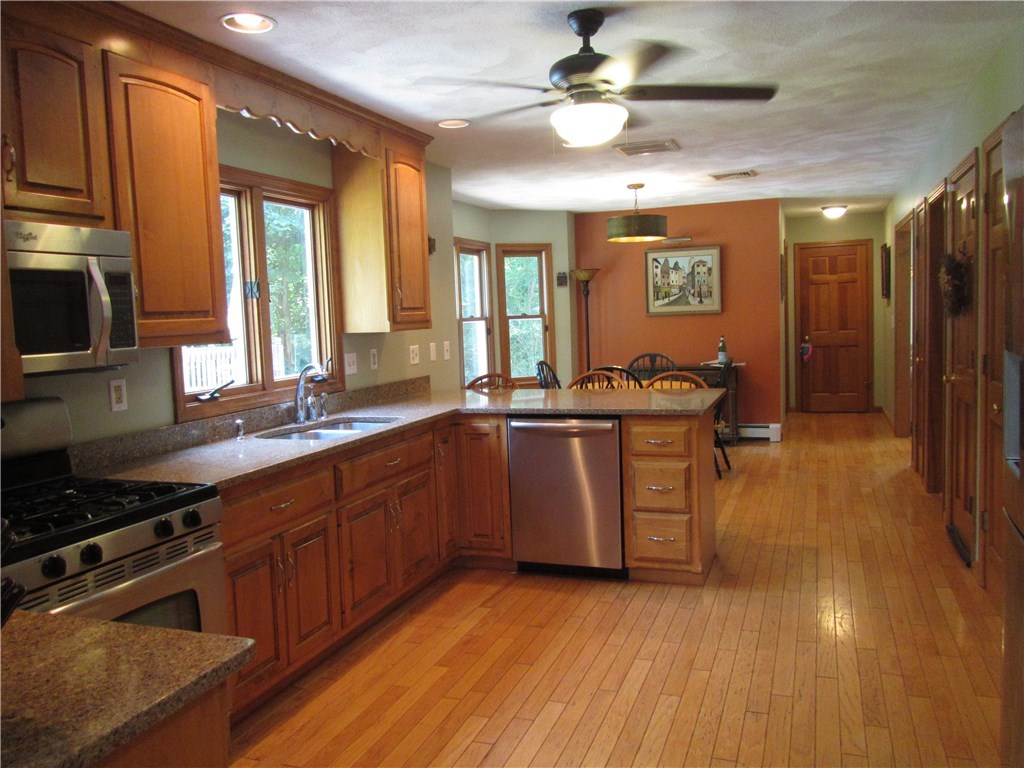 25 Southbury Road Cumberland, RI 02864 - Photo 9 of 40 Gallery Image 9
