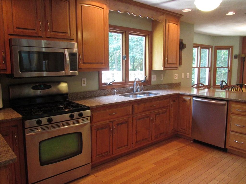 25 Southbury Road Cumberland, RI 02864 - Photo 10 of 40 Gallery Image 10