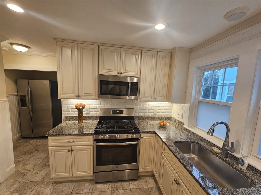 71 Palfrey Street, Unit 71 Watertown, MA 02472 - Photo 11 of 16