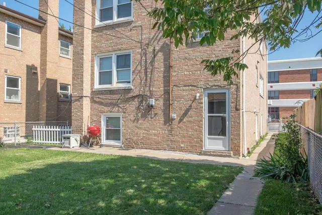 $1,700 | 5520 South Pulaski Road, Unit 2, Chicago, IL 60629