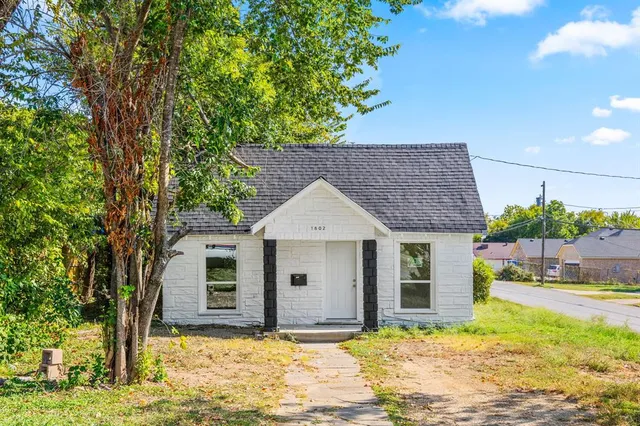 $1,500 | 1802 Fordham Road, Dallas, TX 75216
