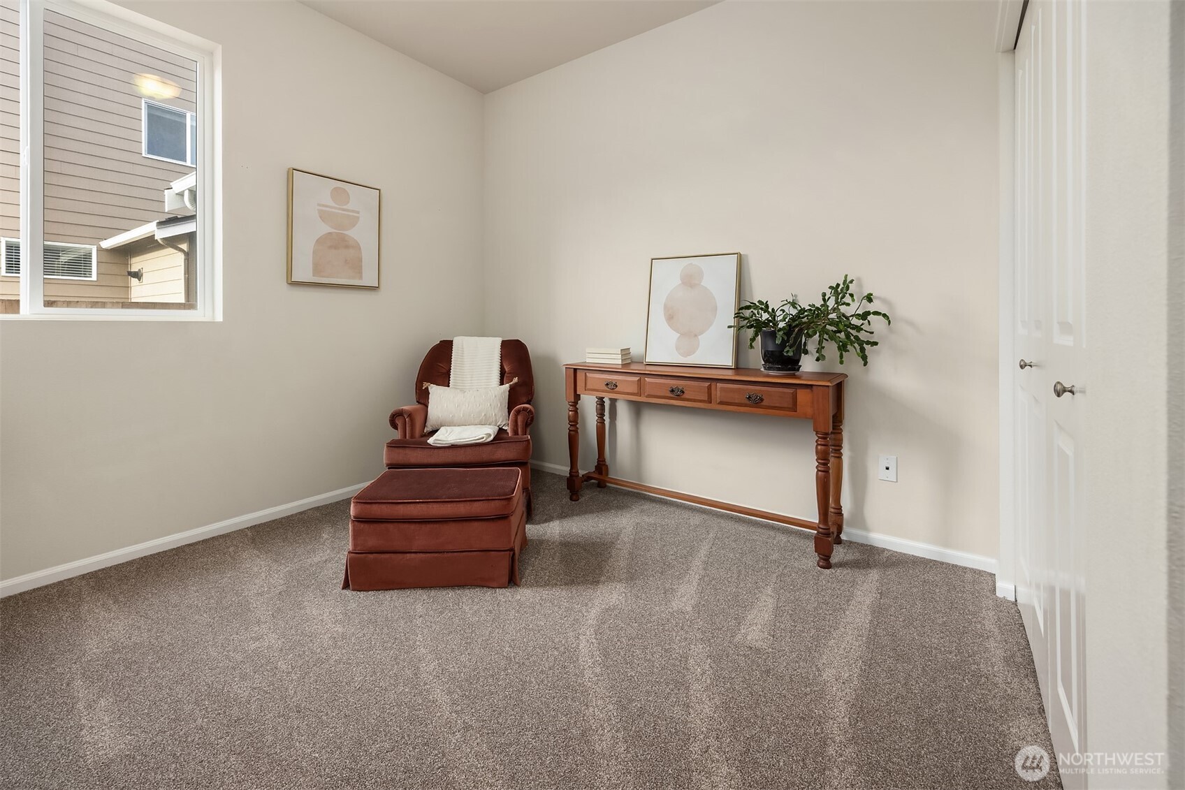 17604 Quartz Street Granite Falls, WA 98252 - Photo 13 of 40 a living room with furniture