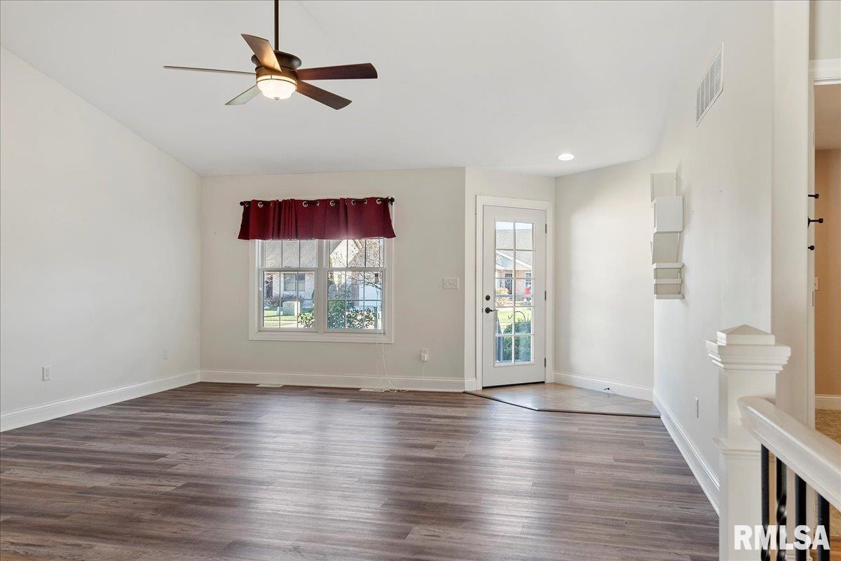 7307 Torrington Way Springfield, IL 62711 - Photo 7 of 44