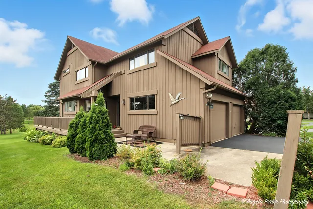 a view of a house with backyard and garden