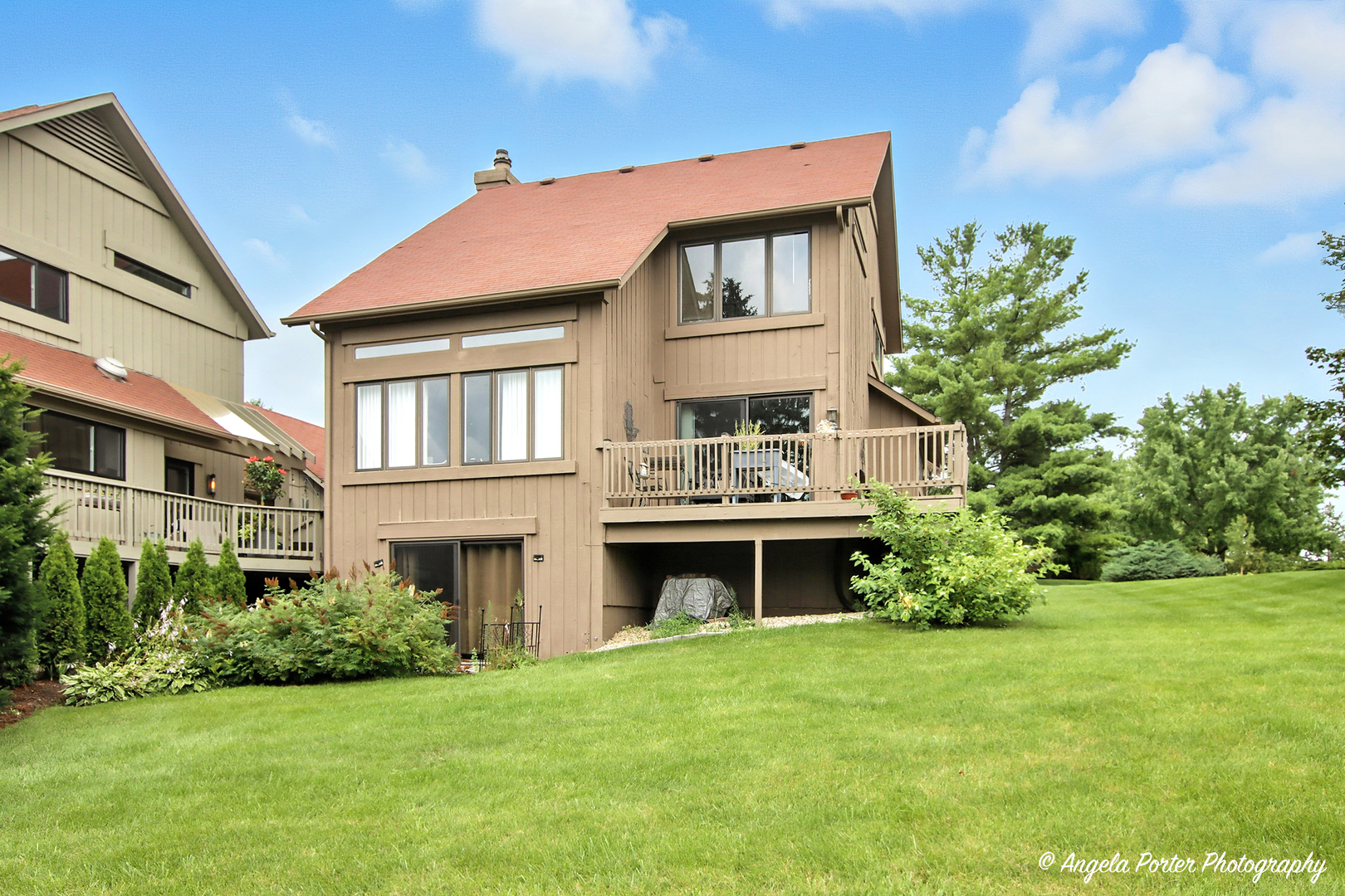 4119 White Ash Road Crystal Lake, IL 60014 - Photo 37 of 48 a front view of a house with a garden and plants