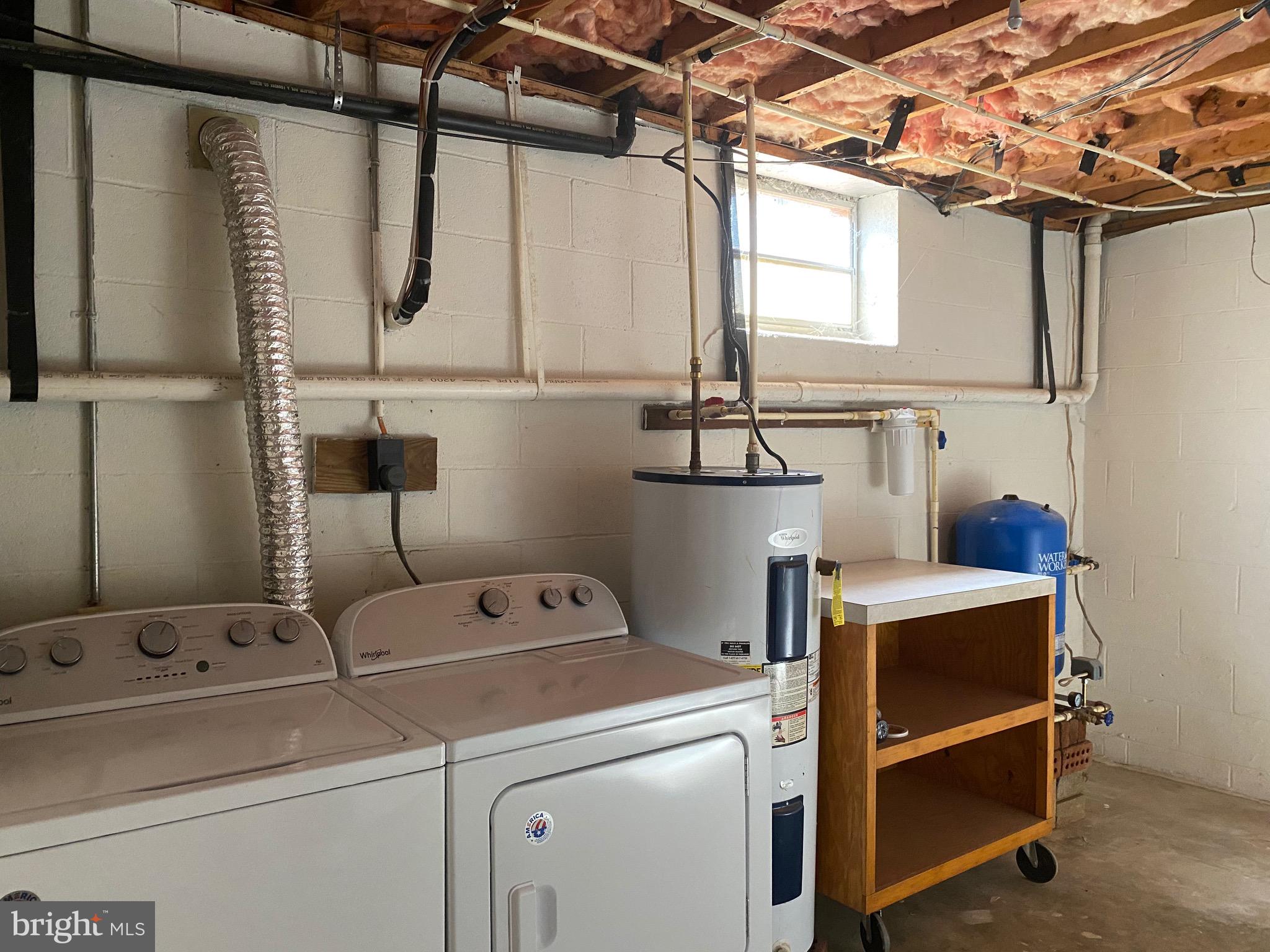 41 Comptons Road Castleton, VA 22716 - Photo 20 of 35 Laundry area with washer, dryer and storage area.