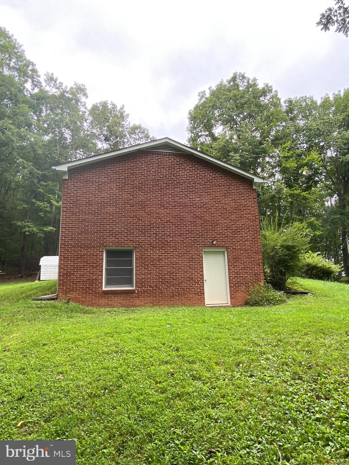 41 Comptons Road Castleton, VA 22716 - Photo 21 of 35 Side yard leading to storage shed.
