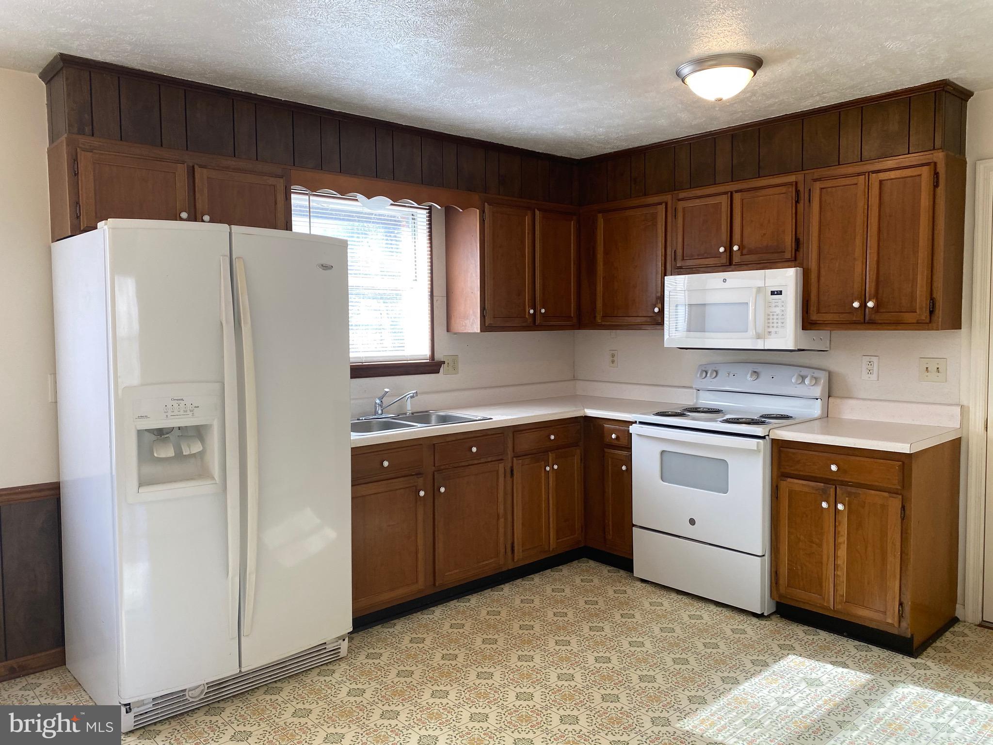 41 Comptons Road Castleton, VA 22716 - Photo 9 of 35 Lots of cabinet space and sunshine.