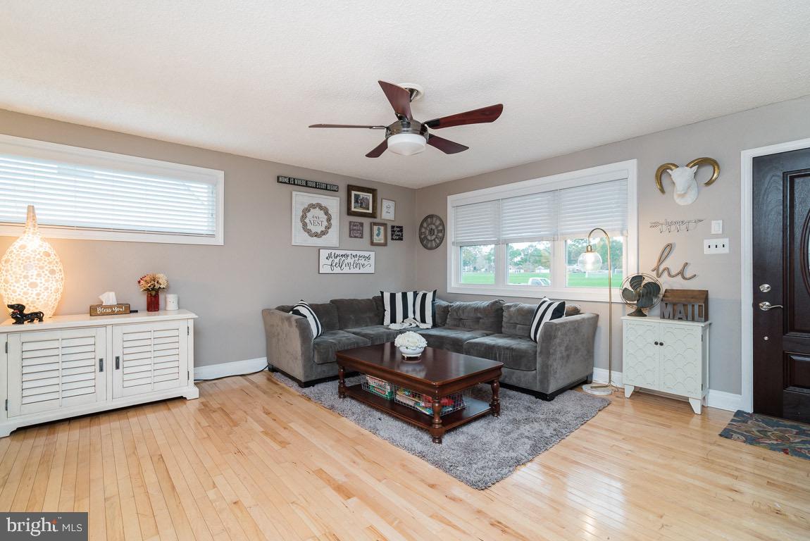 116 West Henry Street Palmyra, NJ 08065 - Photo 4 of 34 Gallery Image 4