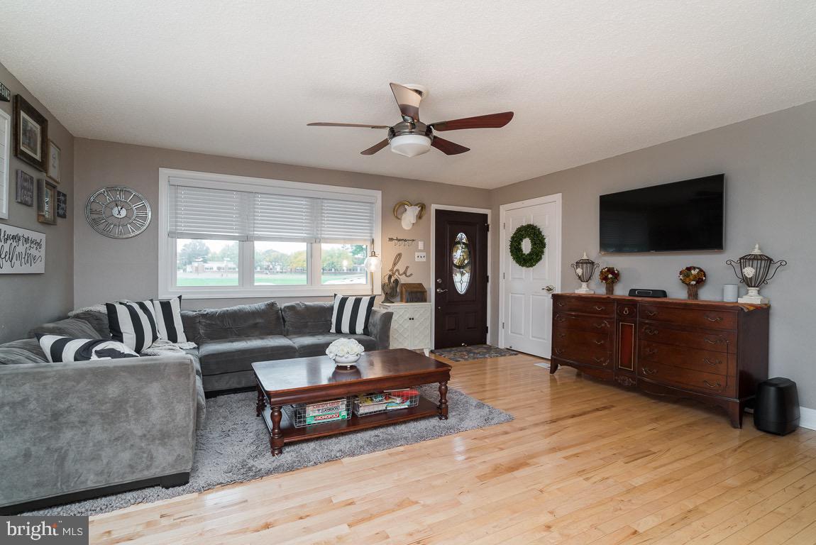 116 West Henry Street Palmyra, NJ 08065 - Photo 5 of 34 Gallery Image 5