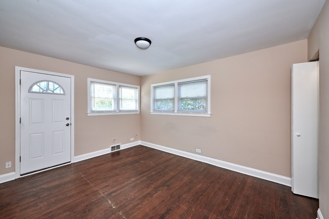 7810 East Prairie Road Skokie, IL 60076 - Photo 10 of 17